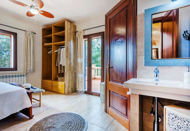 Country house in Portocolom - Pine Tree House Espiga Quiet Holiday House with Pool in Porto Colom, Perfect for Families & Relaxation Country house in Portocolom - Pine Tree House Espiga Quiet Holiday House with Pool in Porto Colom, Perfect for Families & Relaxation