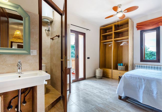 Country house in Portocolom - Pine Tree House Espiga Quiet Holiday House with Pool in Porto Colom, Perfect for Families & Relaxation Country house in Portocolom - Pine Tree House Espiga Quiet Holiday House with Pool in Porto Colom, Perfect for Families & Relaxation