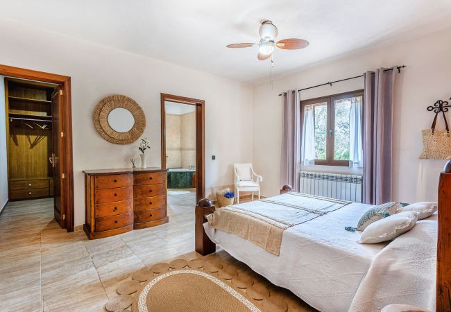 Country house in Portocolom - Pine Tree House Espiga Quiet Holiday House with Pool in Porto Colom, Perfect for Families & Relaxation Country house in Portocolom - Pine Tree House Espiga Quiet Holiday House with Pool in Porto Colom, Perfect for Families & Relaxation