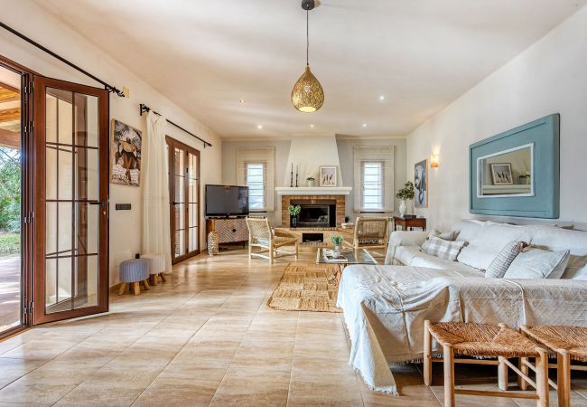 Country house in Portocolom - Pine Tree House Espiga Quiet Holiday House with Pool in Porto Colom, Perfect for Families & Relaxation Country house in Portocolom - Pine Tree House Espiga Quiet Holiday House with Pool in Porto Colom, Perfect for Families & Relaxation