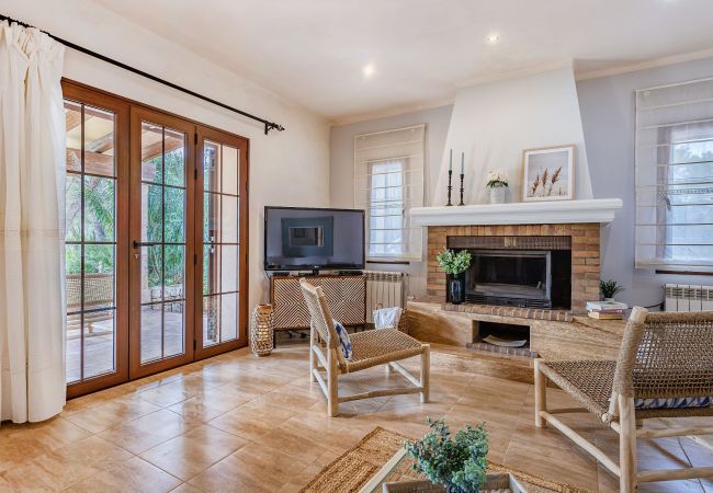 Country house in Portocolom - Pine Tree House Espiga Quiet Holiday House with Pool in Porto Colom, Perfect for Families & Relaxation Country house in Portocolom - Pine Tree House Espiga Quiet Holiday House with Pool in Porto Colom, Perfect for Families & Relaxation