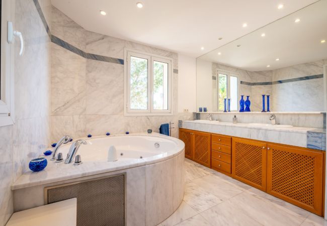 House in Bendinat  - Sunset Cove Bendinat Holiday house in Bendinat with Sea Views for 8 People  House in Bendinat  - Sunset Cove Bendinat Holiday house in Bendinat with Sea Views for 8 People