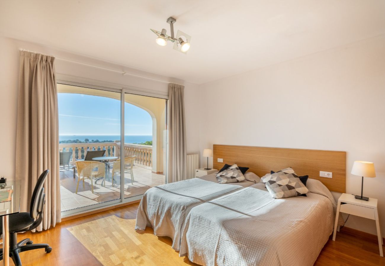 House in Bendinat  - Sunset Cove Bendinat Holiday house in Bendinat with Sea Views for 8 People 