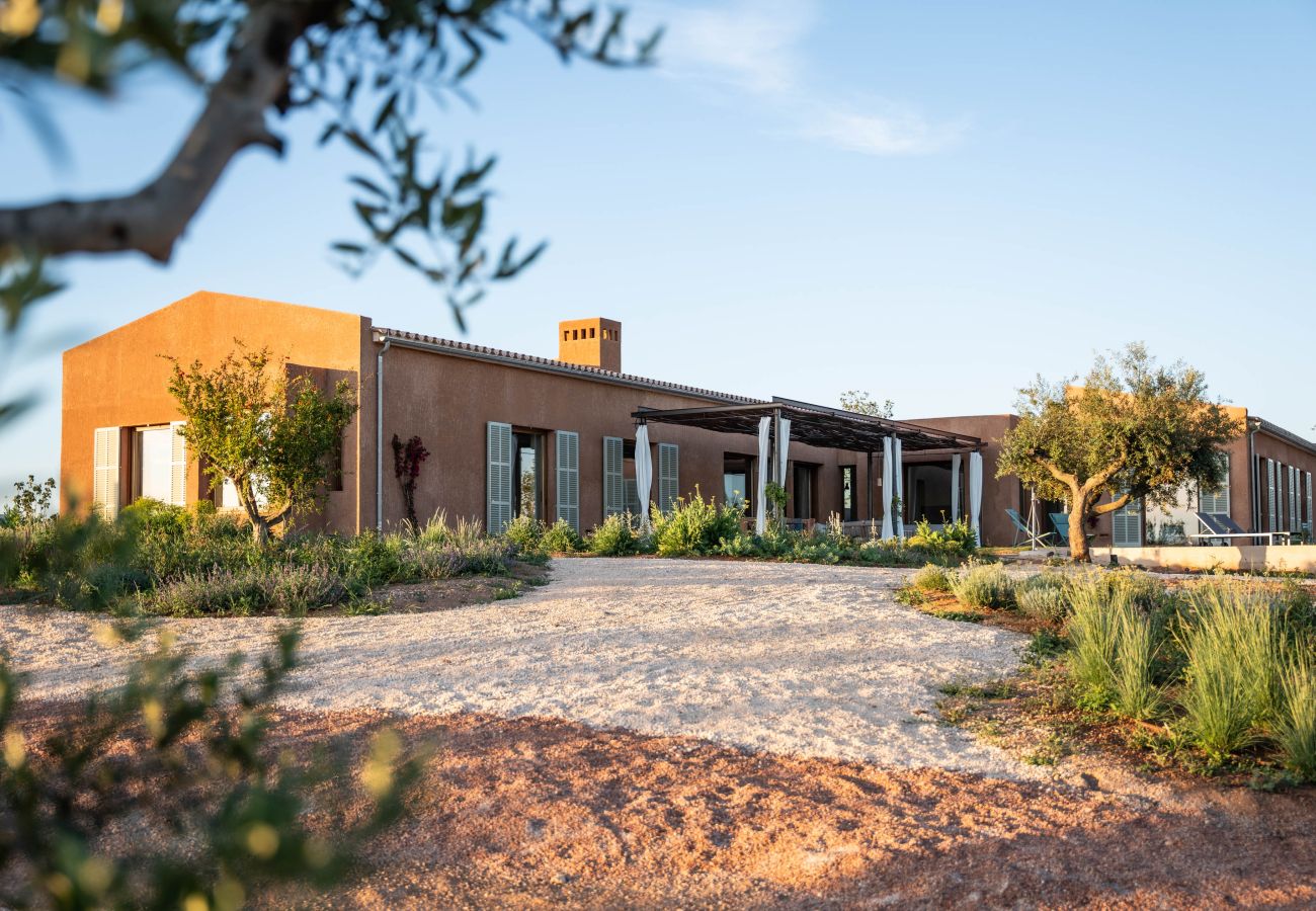 Villa in Manacor - Can Carmel Stylish finca with 6 bedrooms and pool for monthly rent near Manacor