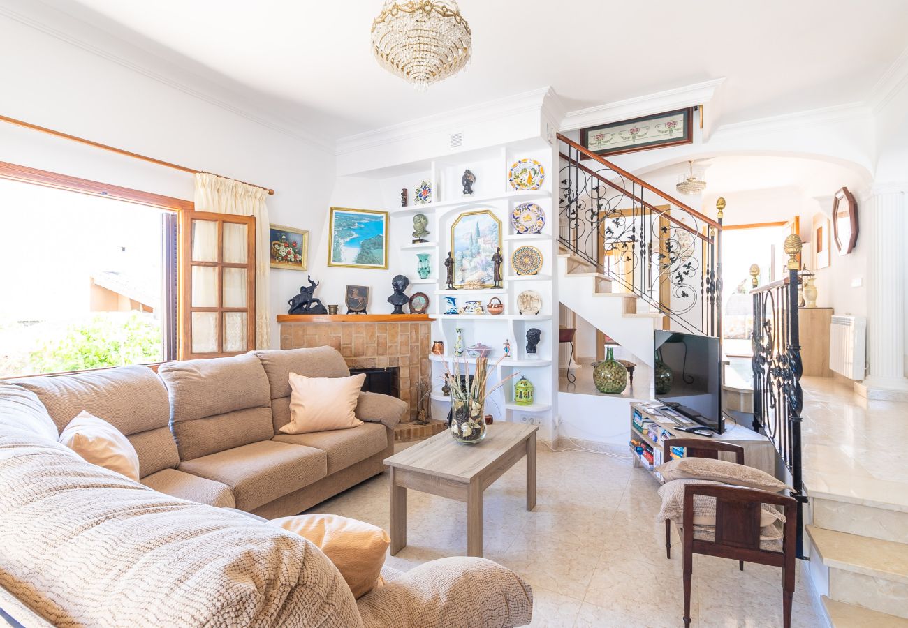 House in Cala Llombards - Holiday Home Can Monxu in Cala Llombards with pool and sea view