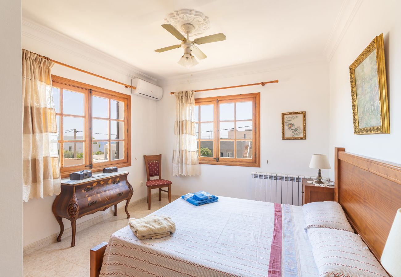 House in Cala Llombards - Holiday Home Can Monxu in Cala Llombards with pool and sea view