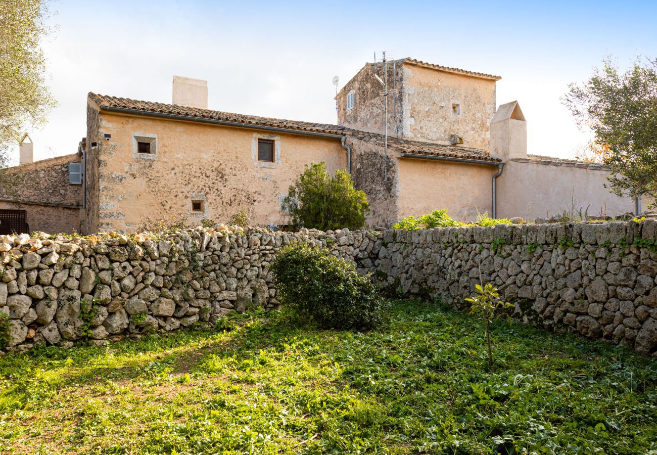 Country house in LLucmajor - Finca Terra Vella luxury finca with up to 11 bedrooms for monthly rental in Mallorca