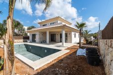 Villa/Dettached house in Es Llombards - New build villa with sea view for sale in Cala Llombards