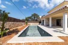 Villa/Dettached house in Es Llombards - New build villa with sea view for sale in Cala Llombards